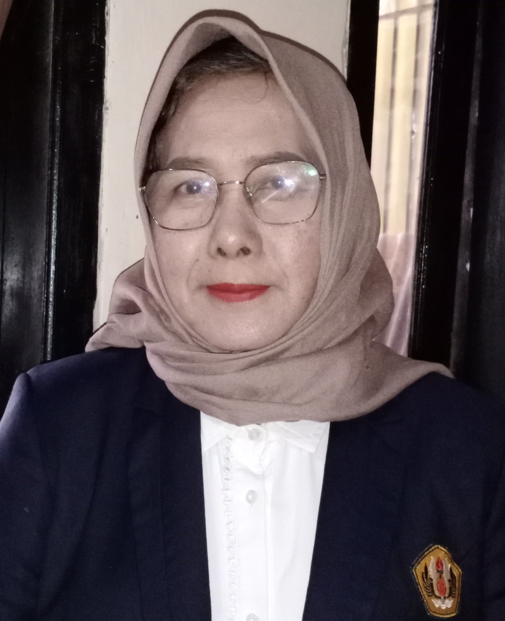 Emi Sukiyah