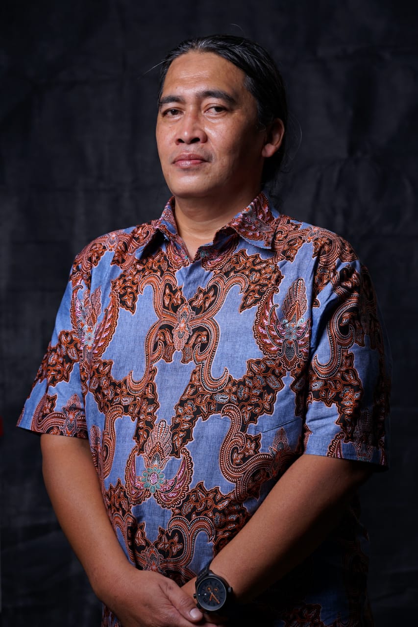Dr. Eko Wahyu Koeshandoyo Putro, S.S., M. Hum