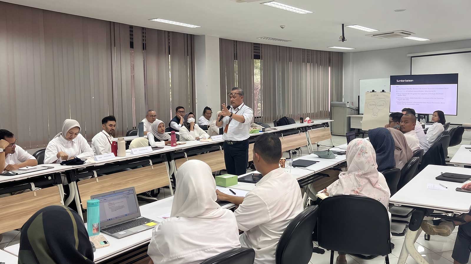 Dosen Unpad mengikuti pelatihan PEKERTI di ruang kelas